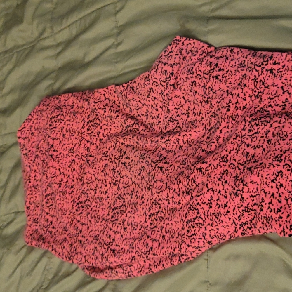 26/28 long leggings, they do have mesh around the ankles